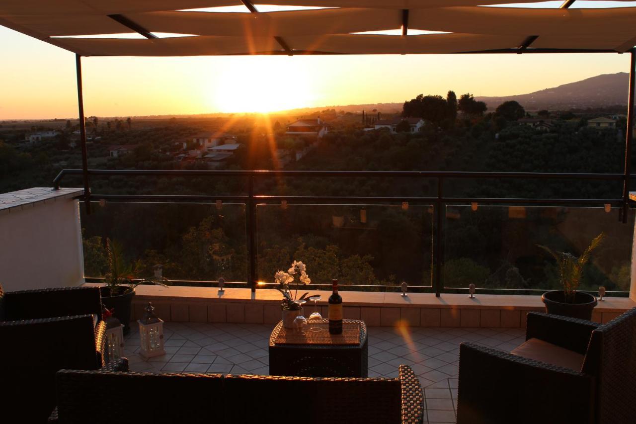 Apartmán La Terrazza Sul Corso Giulianello Exteriér fotografie